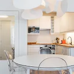 Apartment Dreaming 173 *